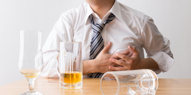 つらい胸焼けの症状…5つの原因と効果的な食事方法をご紹介