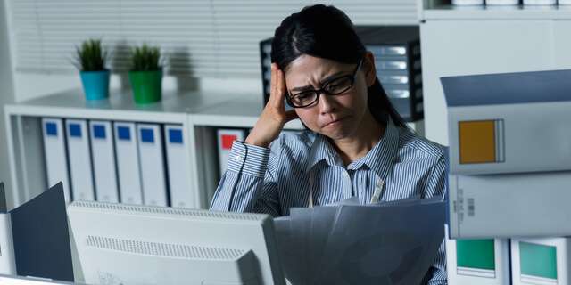 寝不足になると頭痛がする原因