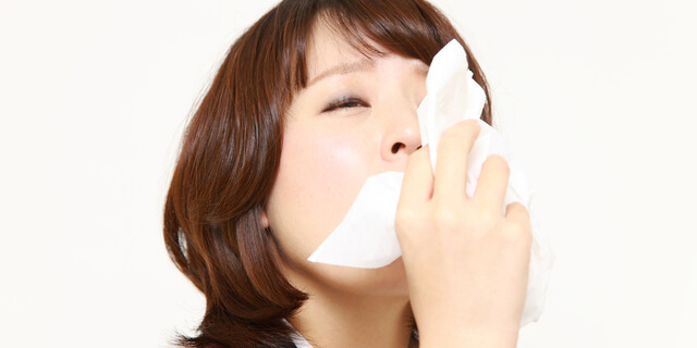 鼻水が出るのはなぜ? 意外な役割と鼻水が止まらない時の対処方法