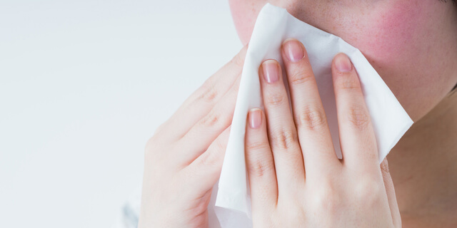 鼻水が出るのはなぜ? 意外な役割と鼻水が止まらない時の対処方法
