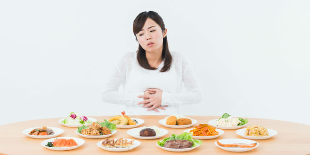 空腹だけじゃない!お腹が鳴る3つの原因と緊急の止め方とは?