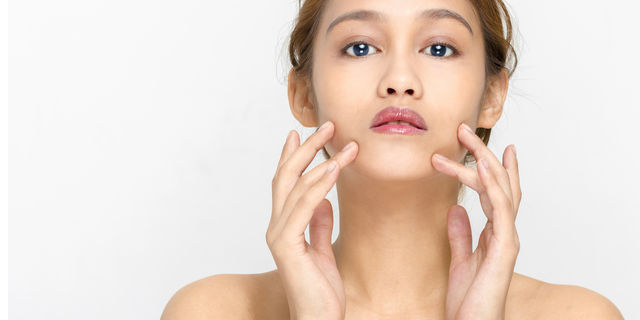 むくみで顔がパンパンなのはイヤ!朝&夜の簡単マッサージで即効解消