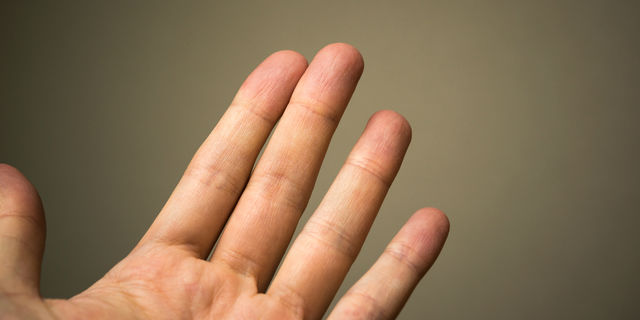 手がしびれる7つの原因を解説 手の部位別で違う疑える疾患とは?