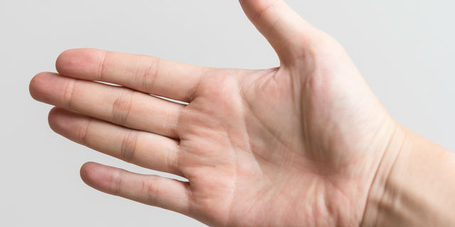 手がしびれる7つの原因を解説 手の部位別で違う疑える疾患とは?