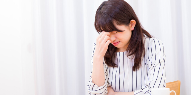 20代に増える「スマホ老眼」 最新調査と4つの疲れ目解消法