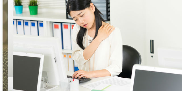 スマホ世代を襲う「テクネック」 首を老化させる恐ろしい原因にも!