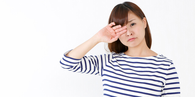 垂れまぶたは肩こりの原因にも?眼科医が教える垂れたまぶたの治し方
