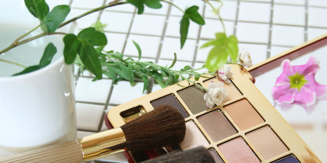口紅は2年、マスカラは3カ月!化粧品の正しい使用期限とリスクをご存知?
