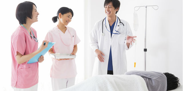 移動する腹痛は盲腸かも!盲腸の初期症状と治療法【医師解説】