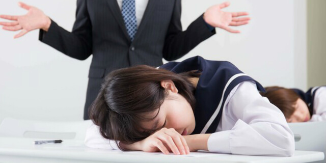 眠気が一発で覚める!授業中&仕事中に効く眠気解消法10選