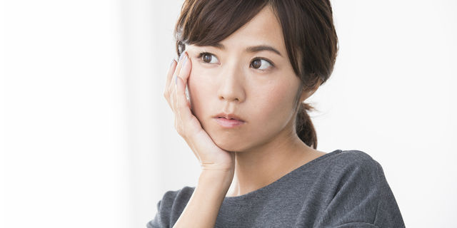 鏡を見たら舌が黒かった!? 医師に聞いた受診すべき舌の異常とは