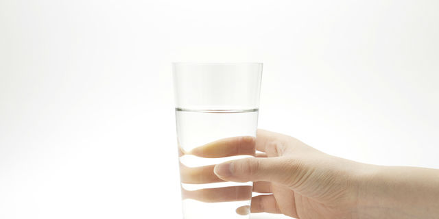 水道水やプールの塩素は大丈夫なの?気になる濃度とリスクを医師が解説