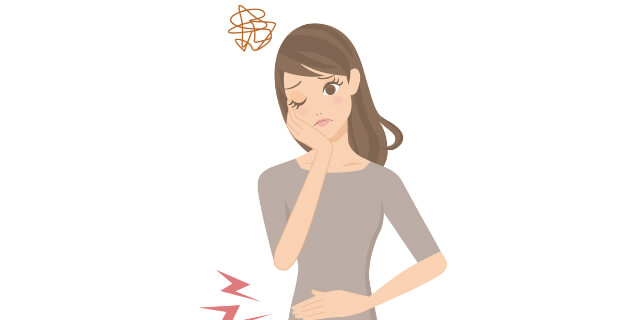 お腹を気にする女性
