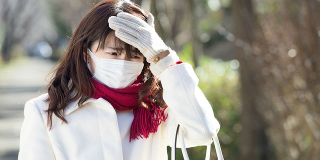 冬風邪の女性