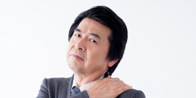 悩んでいる男性