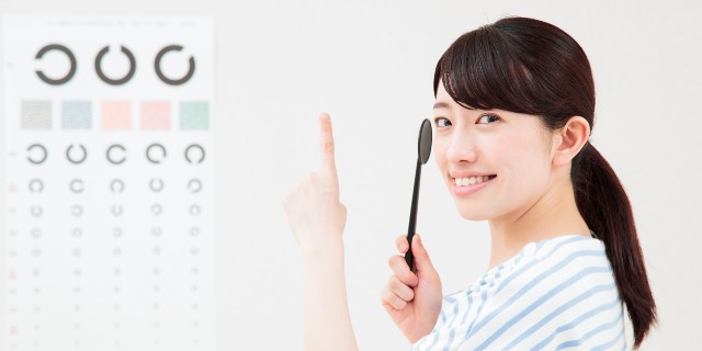 眠っている間に視力改善!?オルソケラトロジーって何?
