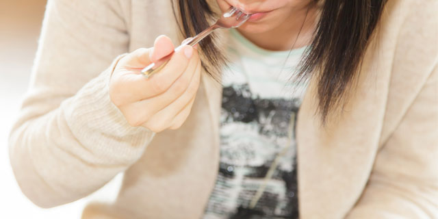 自分の体重が気になるのは…実は身近な心の病「摂食障害」を調べるチェックリスト
