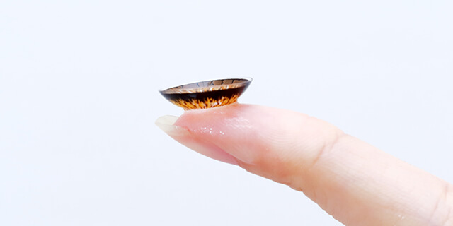 えっ?カラーコンタクトレンズが、MRI検査では禁止?!