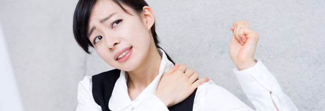 肩こりの原因は首にあった?カラダに様々な悪影響を及ぼす「ストレートネック度」を調べてみよう