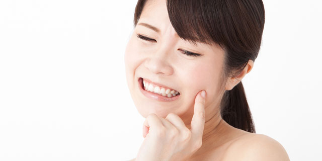 冷たいものを飲むと歯がキーン…!それ、知覚過敏かも。あなたの歯の状態をチェックする15の質問