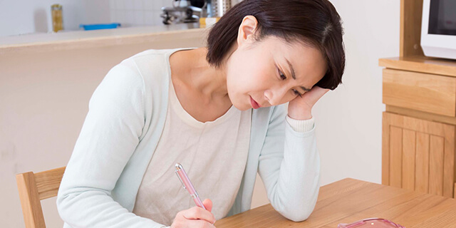更年期症状に悩む女性